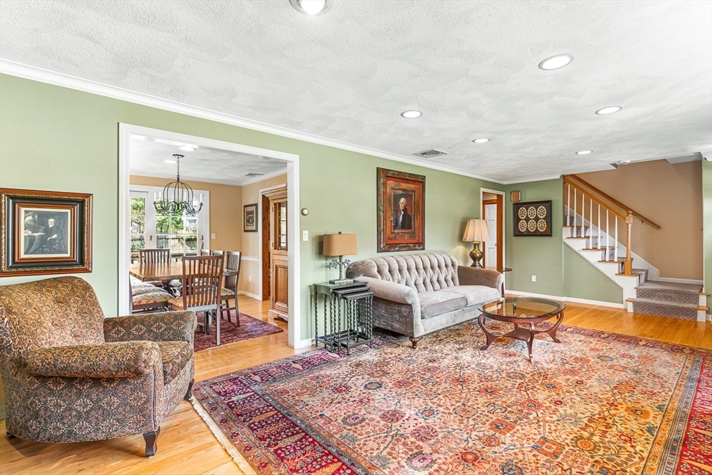 90 Edgemoor Ave