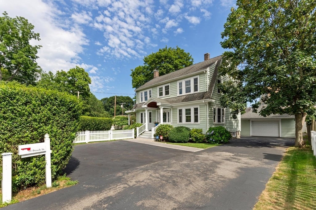 11 Beach St