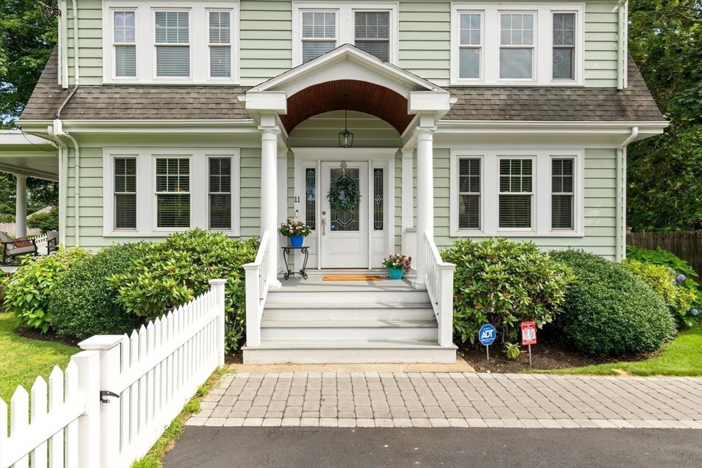 11 Beach St