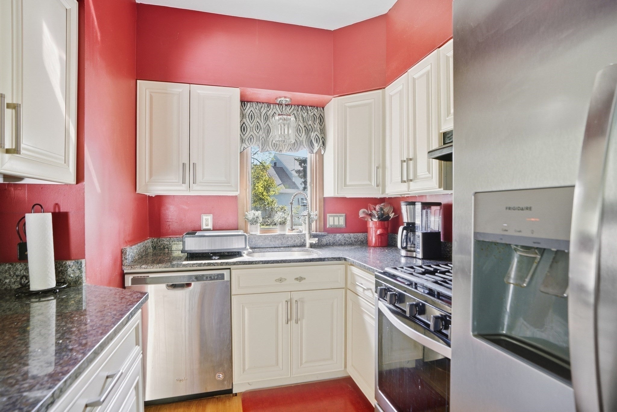 27 Arthur St, Methuen, MA Photo #12