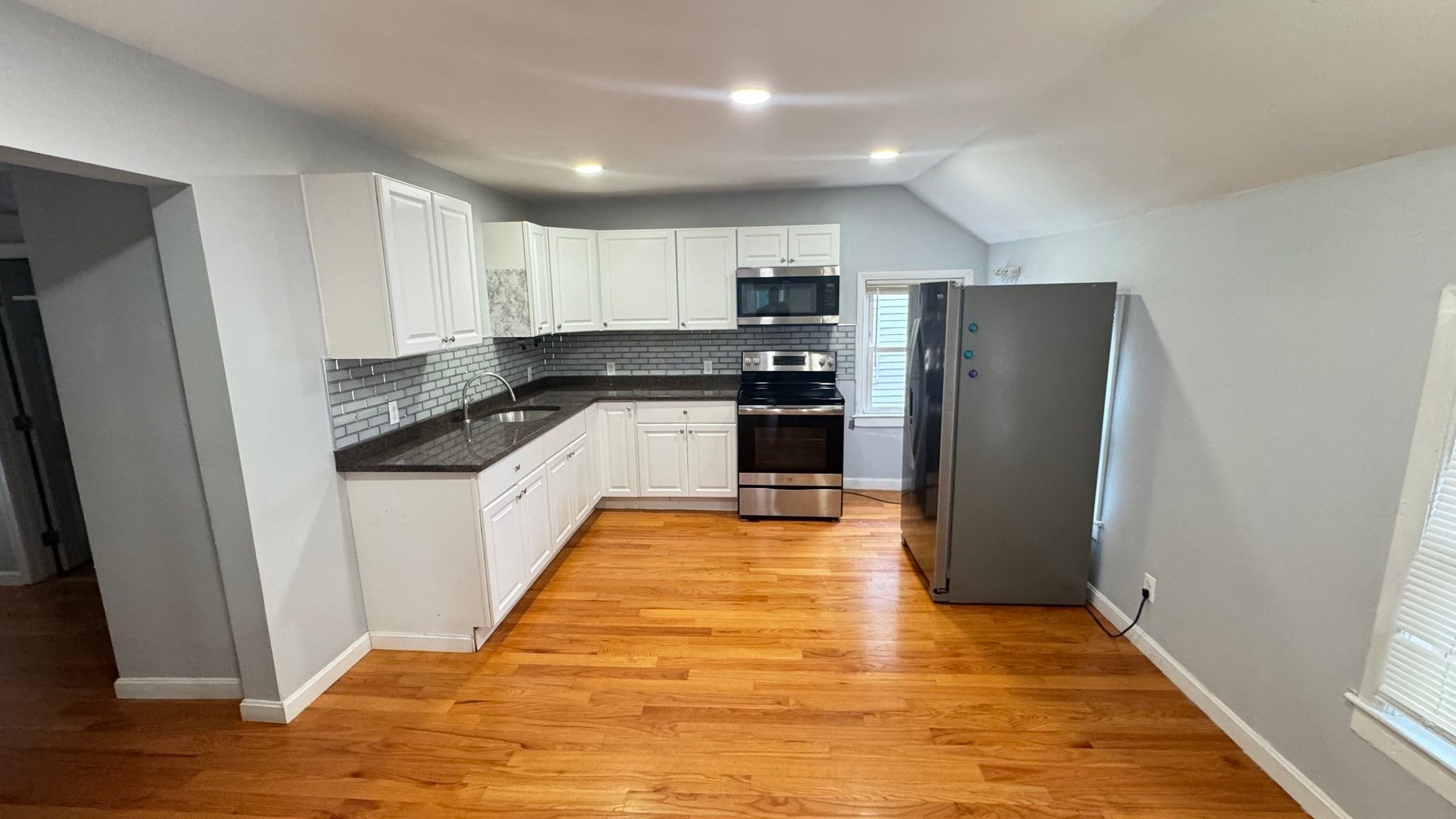 Photo of 102 3rd St, Lowell, MA