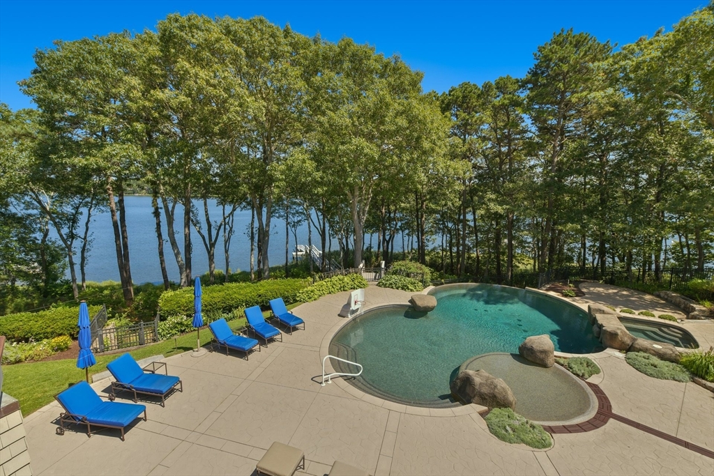 Mashpee, Massachusetts 02649, United States, 6 Bedrooms Bedrooms, ,8 BathroomsBathrooms,Residential,Active,190592