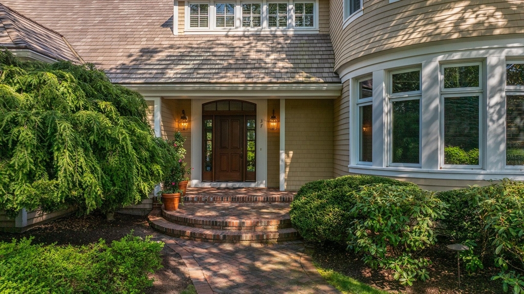 Mashpee, Massachusetts 02649, United States, 6 Bedrooms Bedrooms, ,8 BathroomsBathrooms,Residential,Active,190592