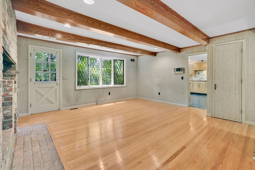 59 Lawrence Dr
