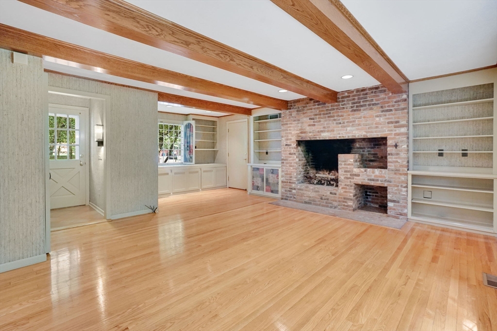 59 Lawrence Dr