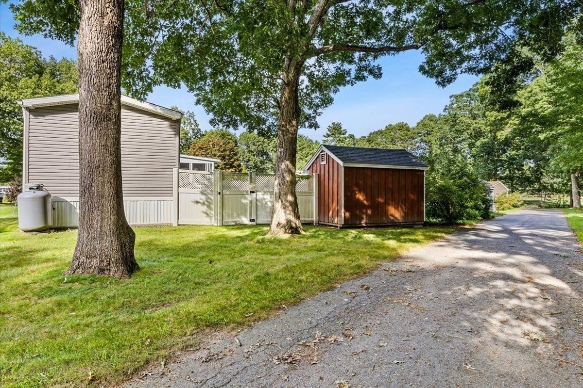 17 Deer Hill Ln