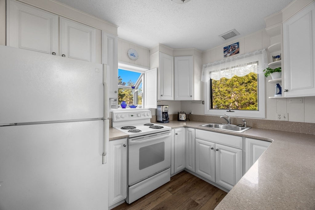 10 Windigo Ln, Truro, MA Photo #12