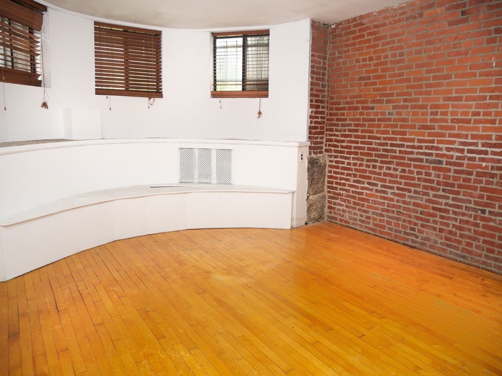 259 W Newton 3
