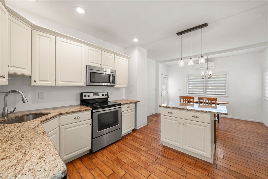 9 Maple St