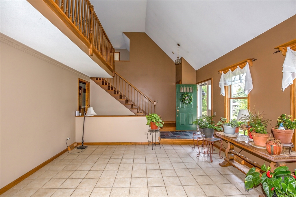 60 Pineridge Dr