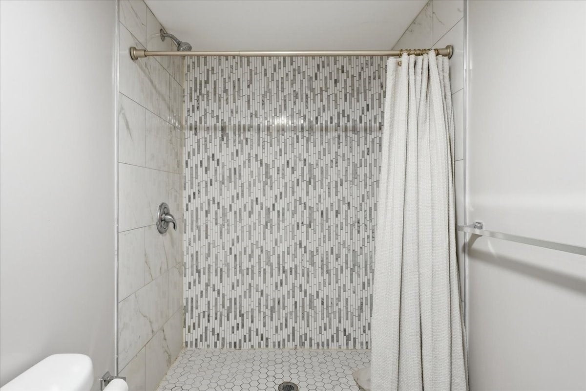 189 Shirley ST #2, Winthrop, MA Photo #17