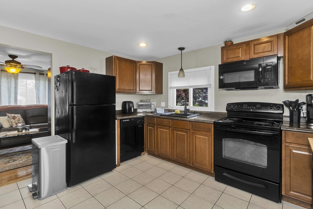 4 Jean Dr, Springfield, MA Photo #19