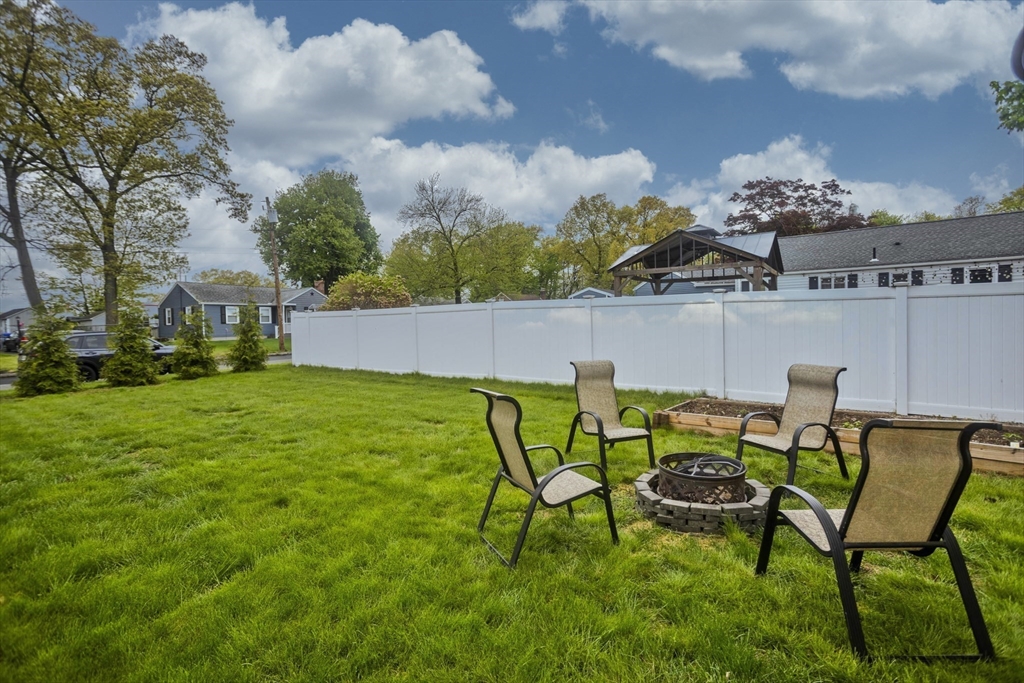 4 Jean Dr, Springfield, MA Photo #9