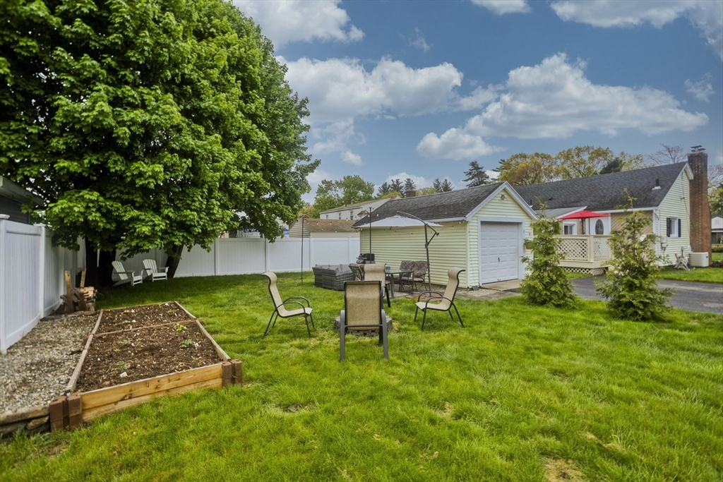 4 Jean Dr, Springfield, MA Photo #16