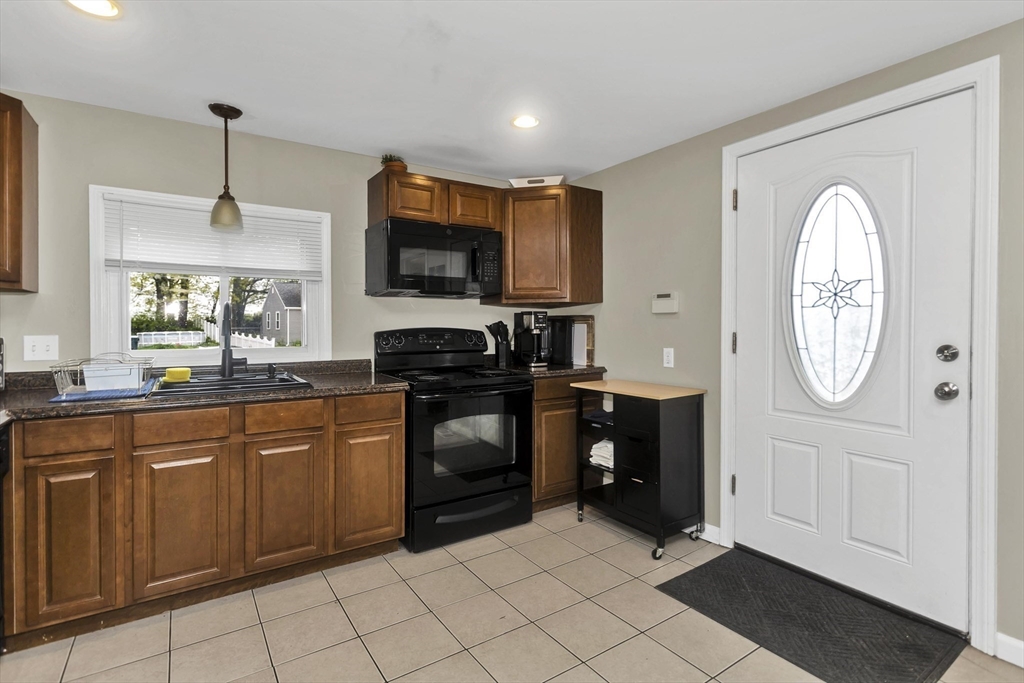 4 Jean Dr, Springfield, MA Photo #20