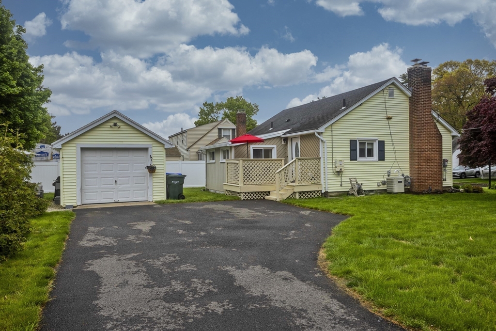 4 Jean Dr, Springfield, MA Photo #6