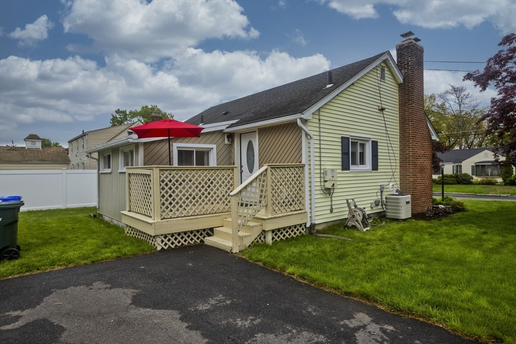4 Jean Dr, Springfield, MA Photo #11