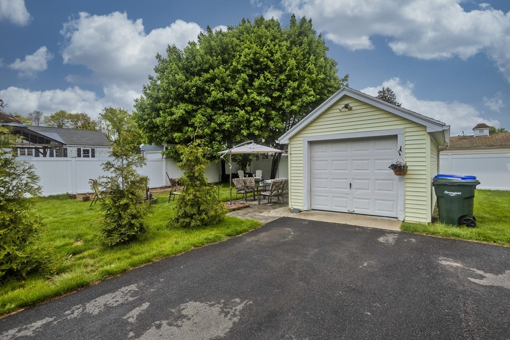 4 Jean Dr, Springfield, MA Photo #5