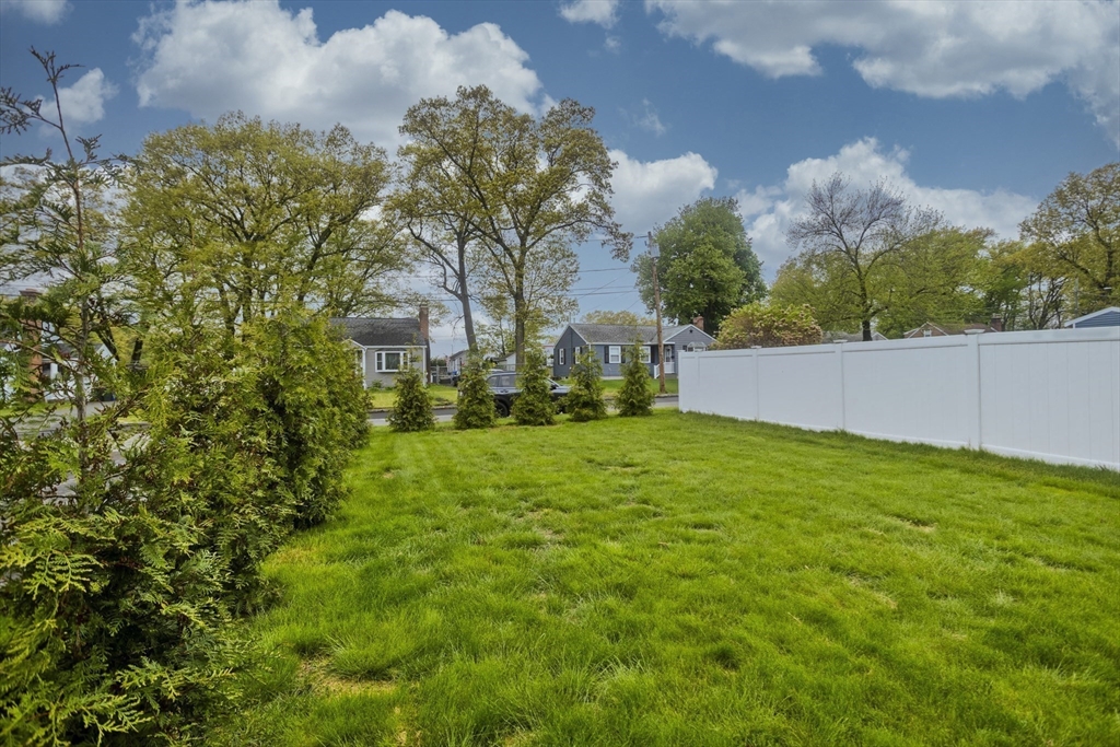 4 Jean Dr, Springfield, MA Photo #15