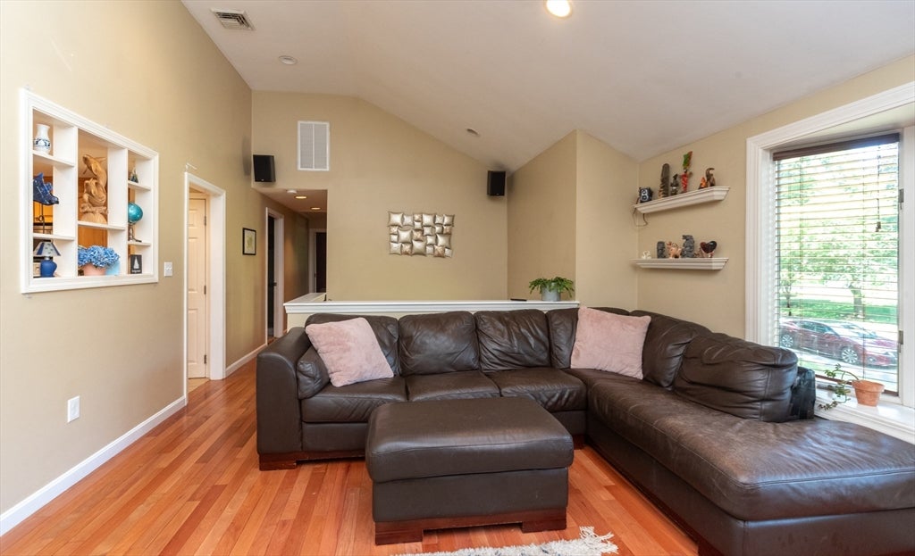 140 Bayberry Cir, Bridgewater, MA, 140 Bayberry Cir, Bridgewater, MA Photo #5