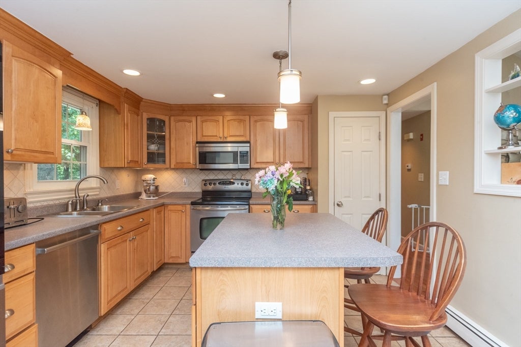 140 Bayberry Cir, Bridgewater, MA, 140 Bayberry Cir, Bridgewater, MA Photo #9