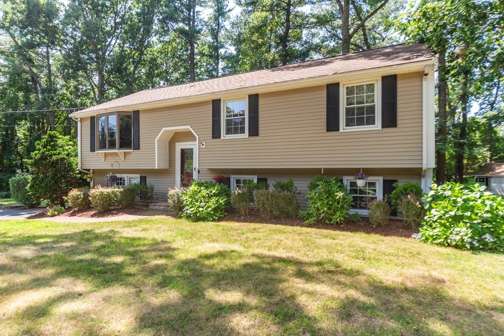 140 Bayberry Cir, Bridgewater, MA, 140 Bayberry Cir, Bridgewater, MA Photo #2