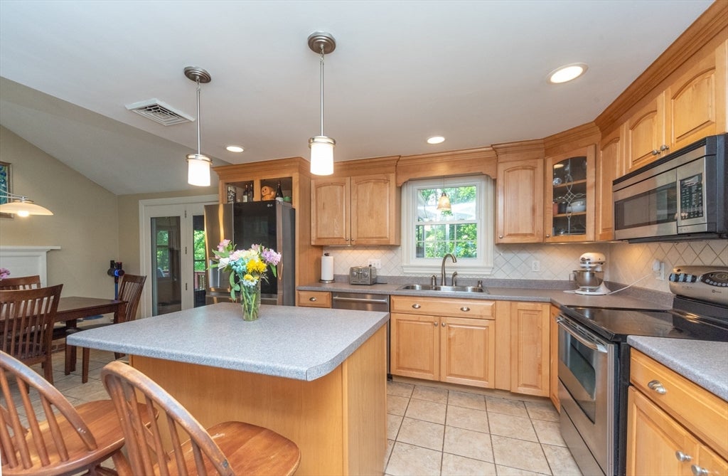 140 Bayberry Cir, Bridgewater, MA, 140 Bayberry Cir, Bridgewater, MA Photo #8