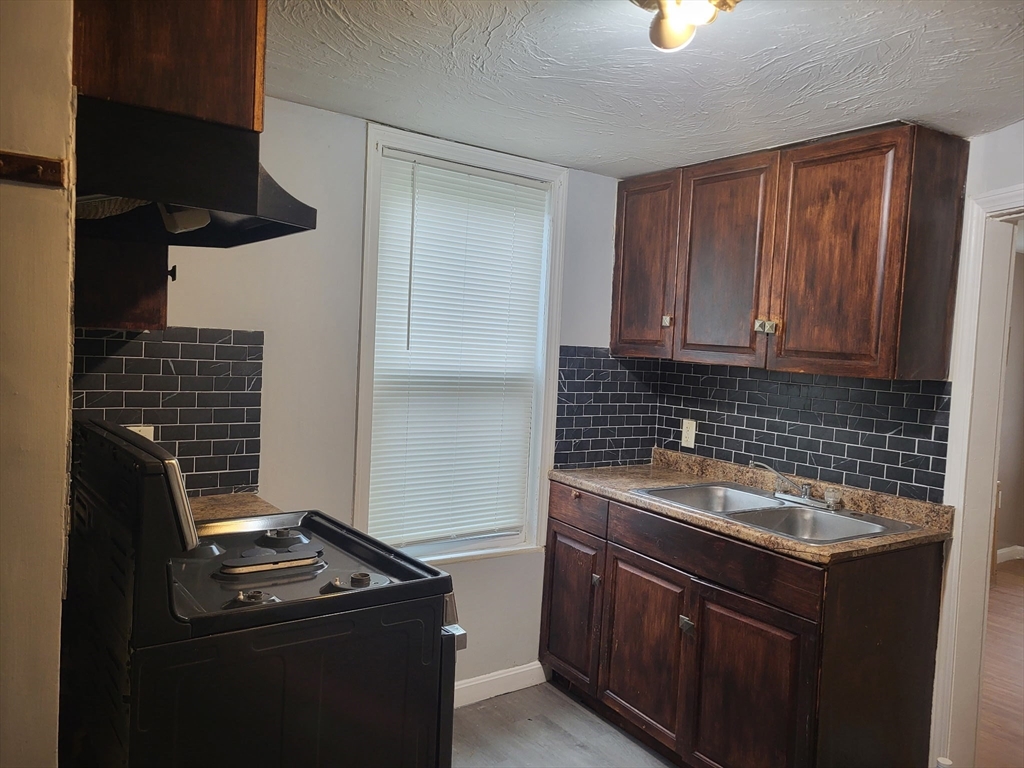 89 Oak Street, Fall River, MA Photo #7