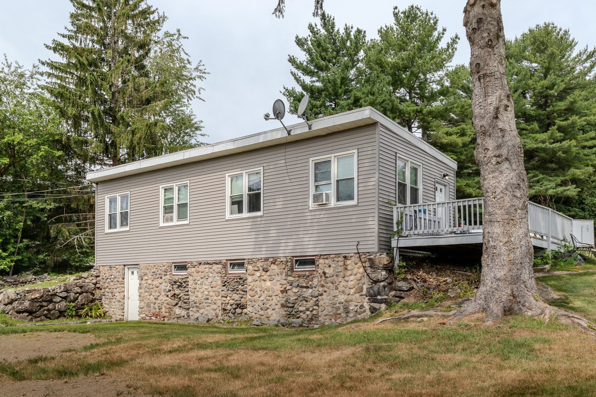 183 AB Main St