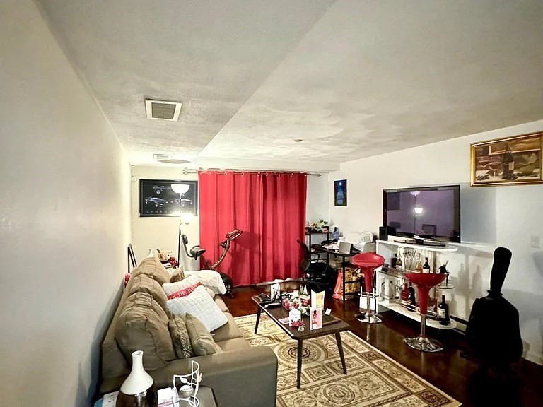205 Ferry St 101