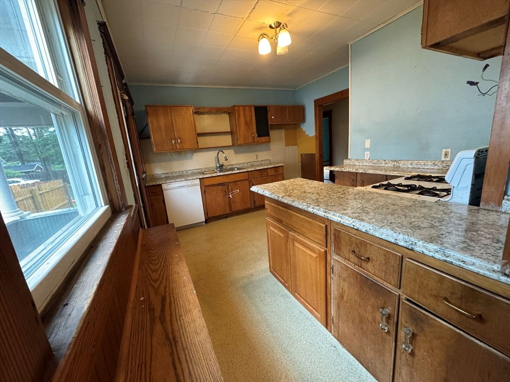50 Cleveland St, Greenfield, MA, 50 Cleveland St, Greenfield, MA Photo #9