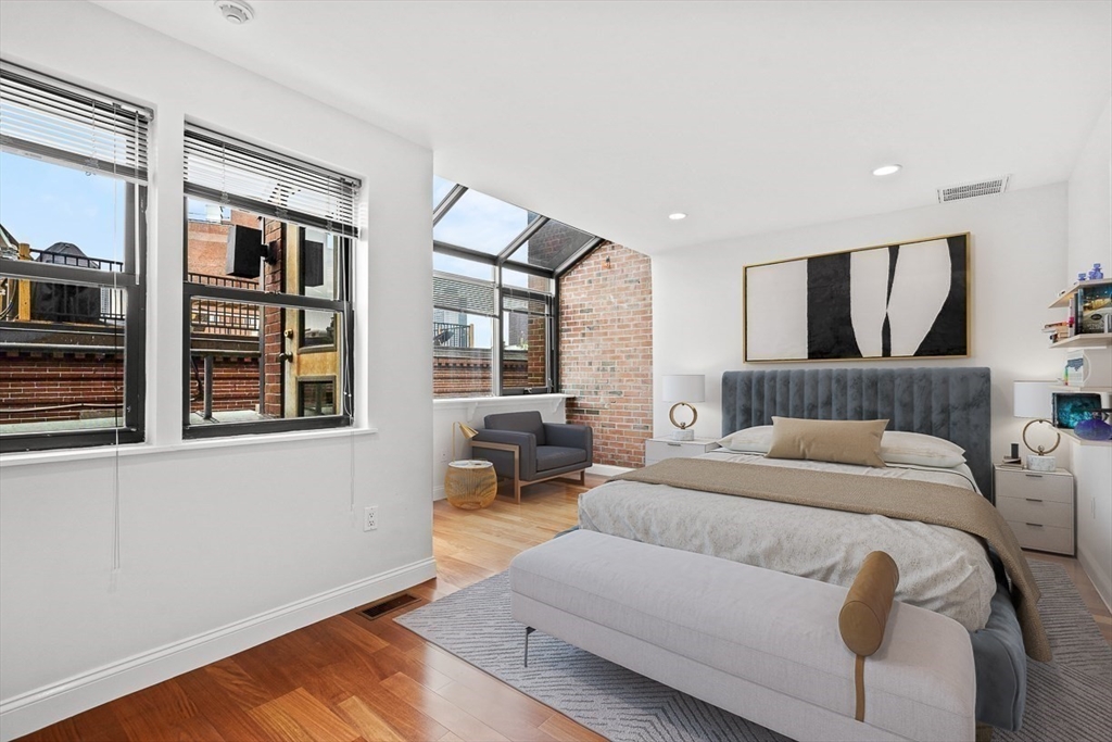 Boston, Massachusetts 02109, United States, 2 Bedrooms Bedrooms, ,3 BathroomsBathrooms,Residential,Active,177459