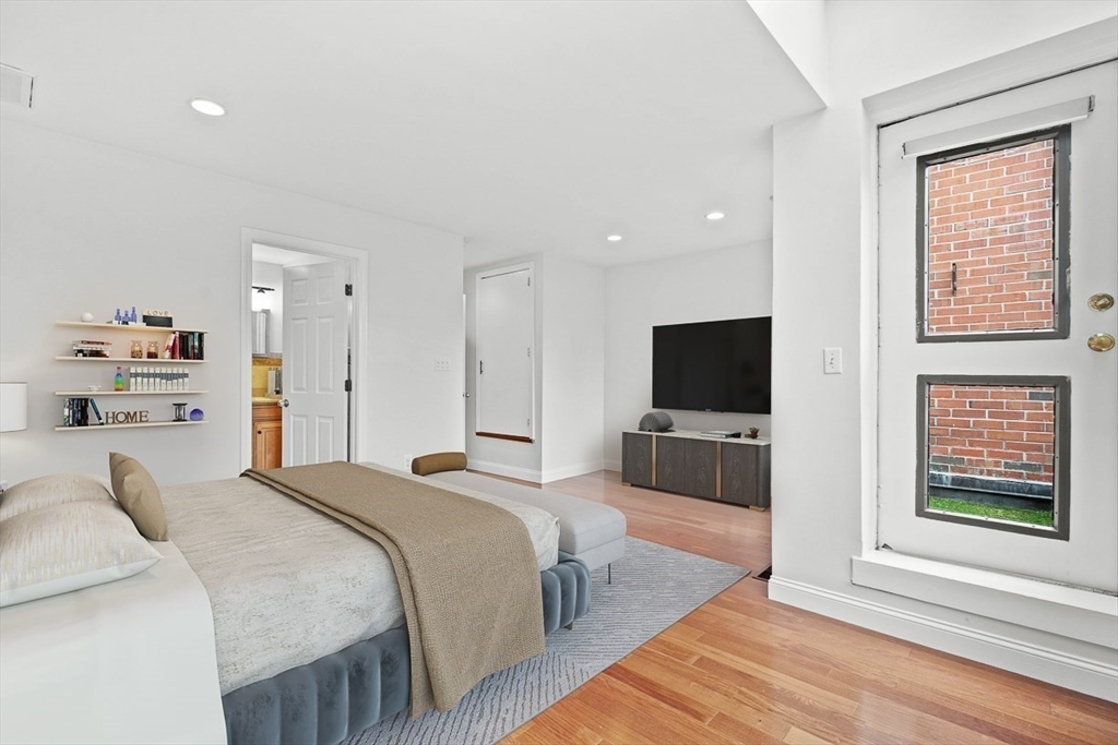 Boston, Massachusetts 02109, United States, 2 Bedrooms Bedrooms, ,3 BathroomsBathrooms,Residential,Active,177459