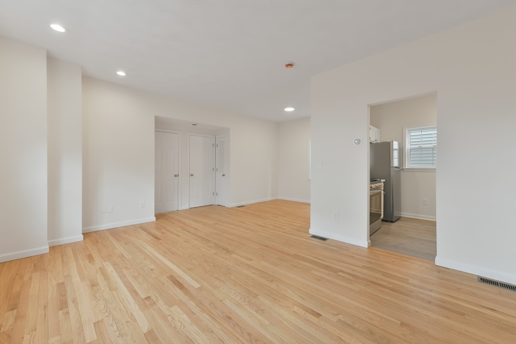 39 Middle St 1