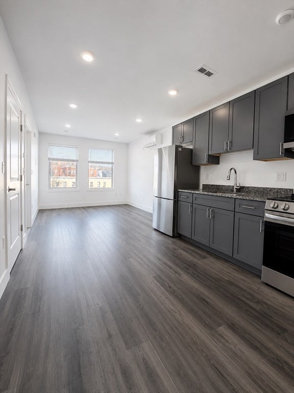 Photo of 585 Essex St, Lynn, MA