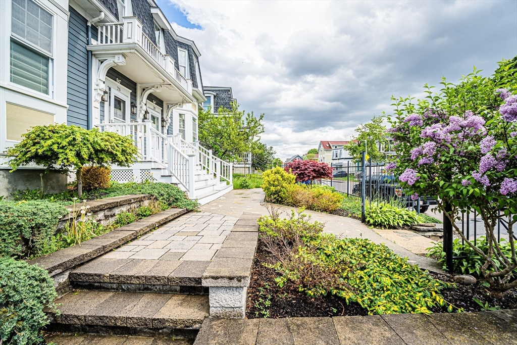 28 Woodbine St