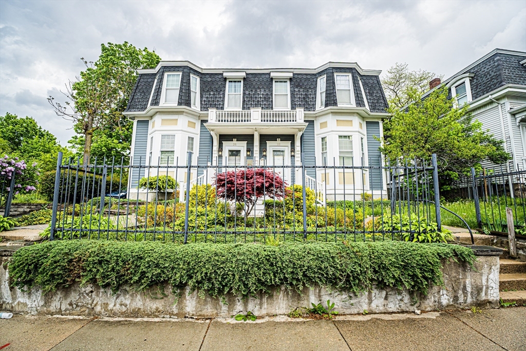 28 Woodbine St
