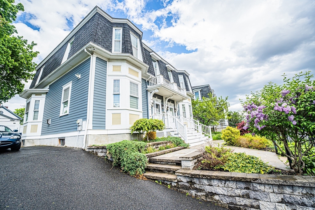 28 Woodbine St