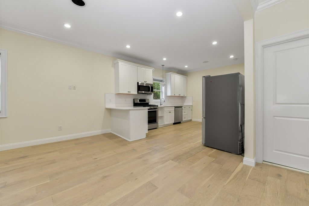 111 Maverick Street U1