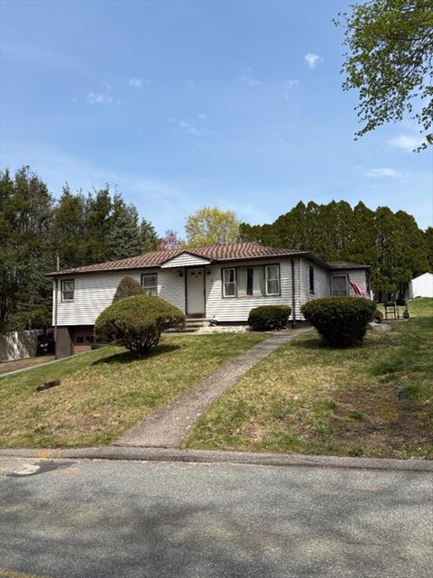 8 Tanyard Road Dudley MA 01571