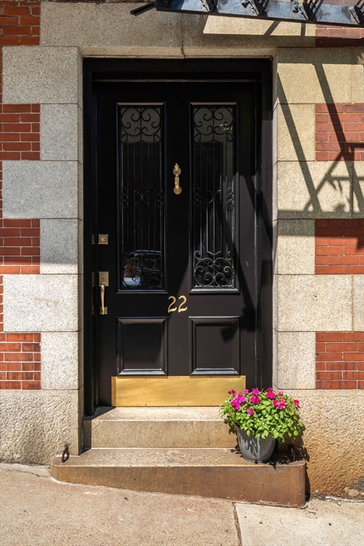 22 Monument Square 1