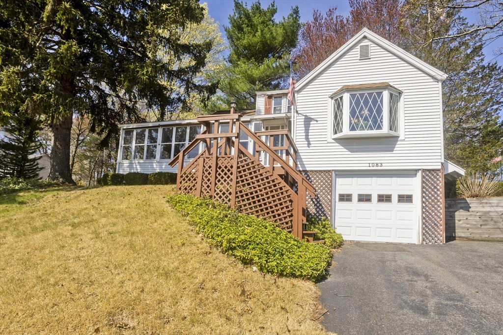 1083 Homestead