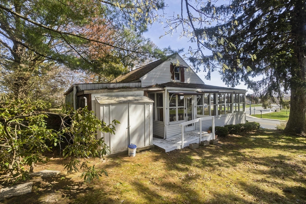 1083 Homestead