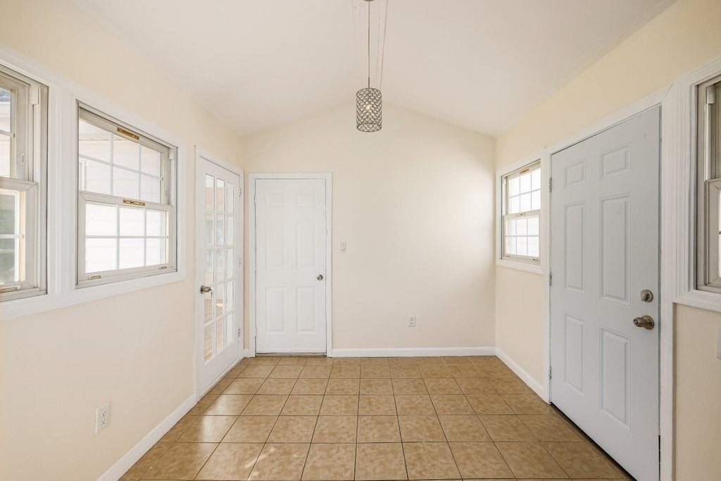107 Bumble Bee Circle, Shrewsbury, MA Photo #18