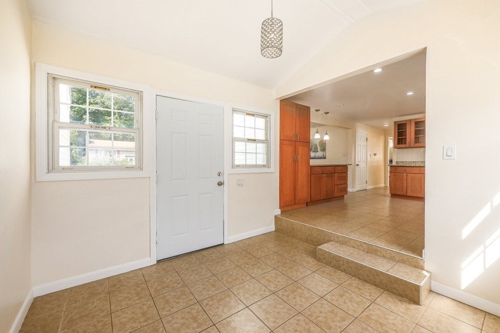 107 Bumble Bee Circle, Shrewsbury, MA Photo #17