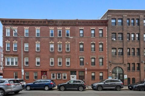 Photo of 410 Harrison Ave, Boston, MA 02118 (MLS # 73516392)