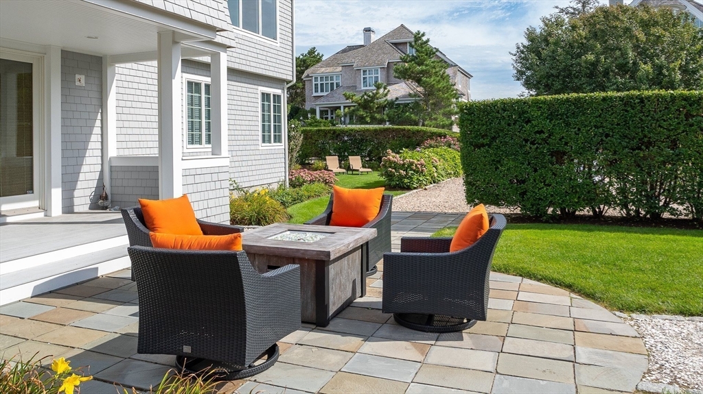 Mashpee, Massachusetts 02649, United States, 4 Bedrooms Bedrooms, ,4 BathroomsBathrooms,Residential,Pending,82558