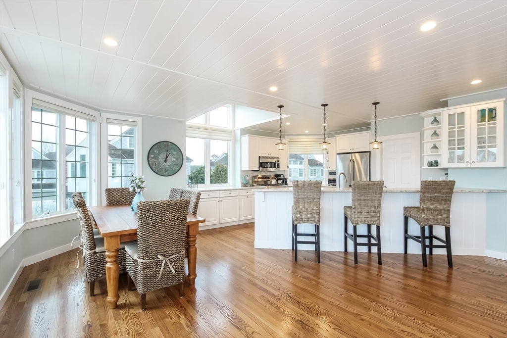 Mashpee, Massachusetts 02649, United States, 4 Bedrooms Bedrooms, ,4 BathroomsBathrooms,Residential,Pending,82558