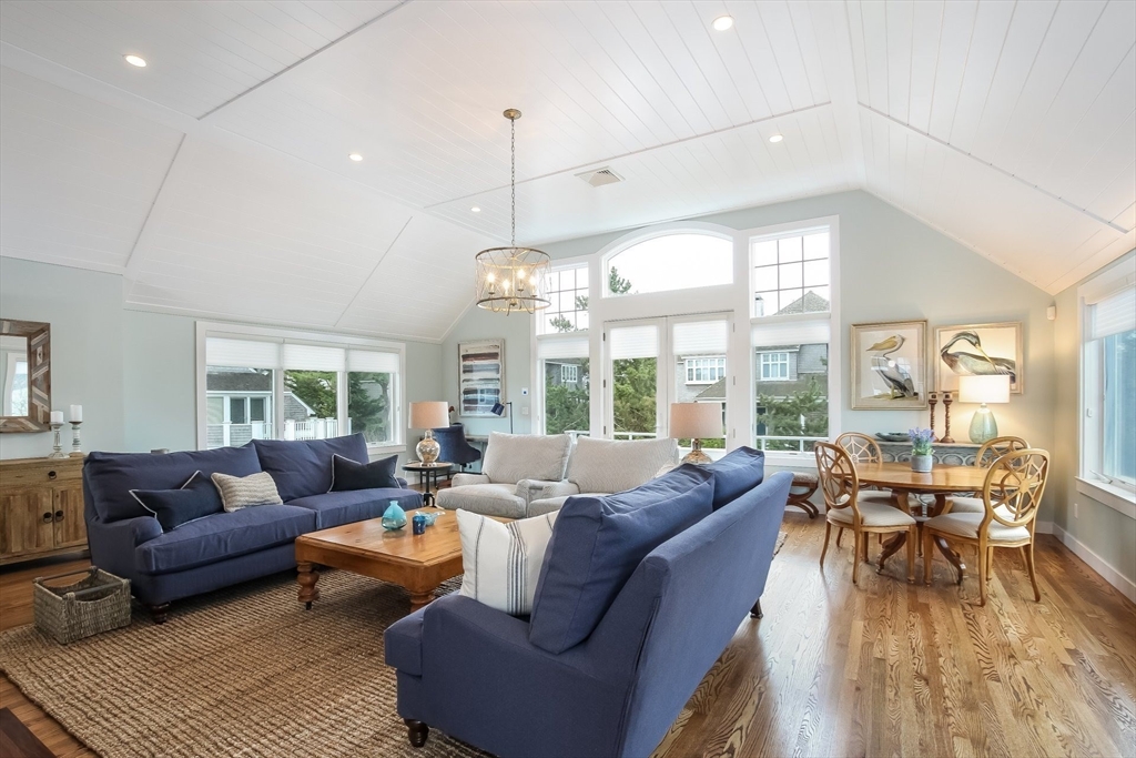 Mashpee, Massachusetts 02649, United States, 4 Bedrooms Bedrooms, ,4 BathroomsBathrooms,Residential,Pending,82558