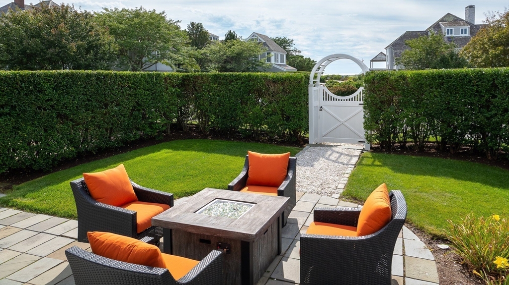 Mashpee, Massachusetts 02649, United States, 4 Bedrooms Bedrooms, ,4 BathroomsBathrooms,Residential,Pending,82558